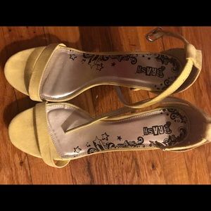 Heel line green sandals